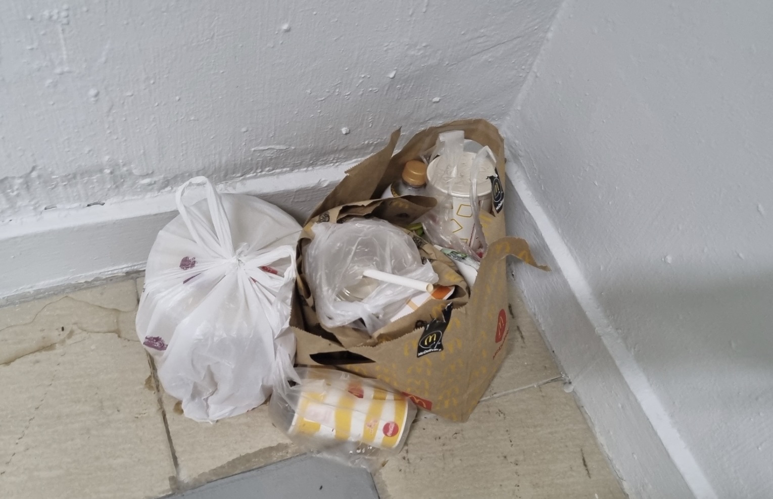 "Lacks a sense of responsibility" — Resident calls out another resident for throwing food trash on the floor at Jurong West block